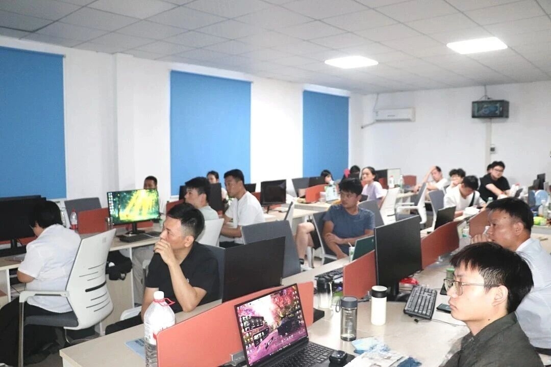 梦想蓝途AIUE2605班第二阶段答辩检验实训成效    对接文创产业真实用人需求