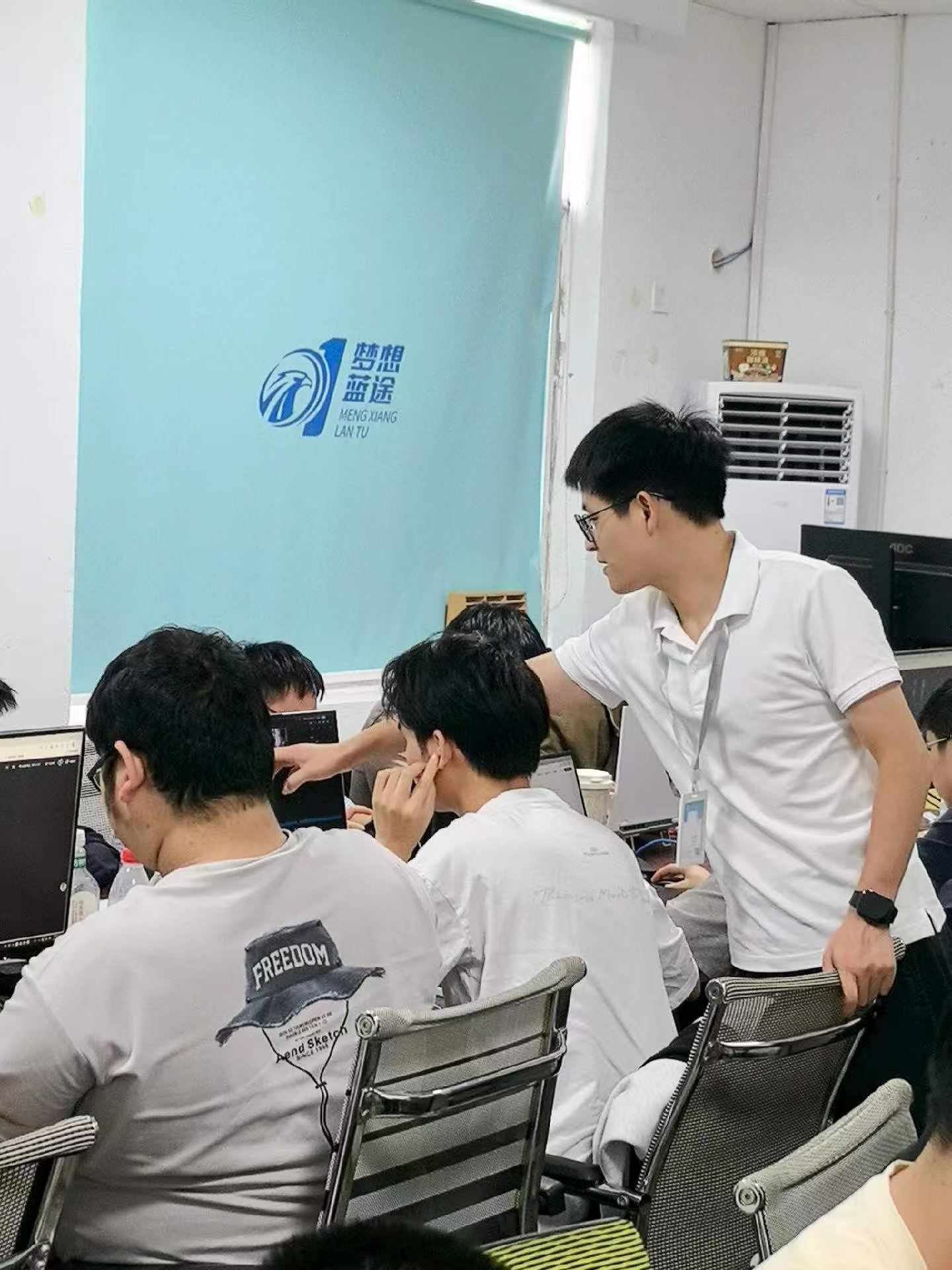 长沙AIGC培训要学多久？四个学习阶段时长参考
